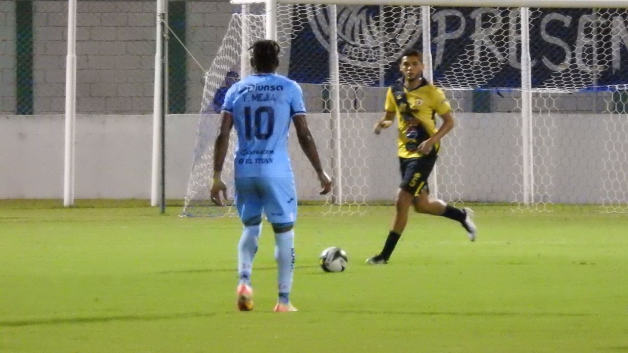 Génesis con un jugador menos le saca el empate a Motagua