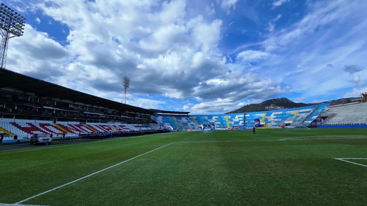 Grama del estadio Nacional sufre problema en plena primera vuelta del torneo