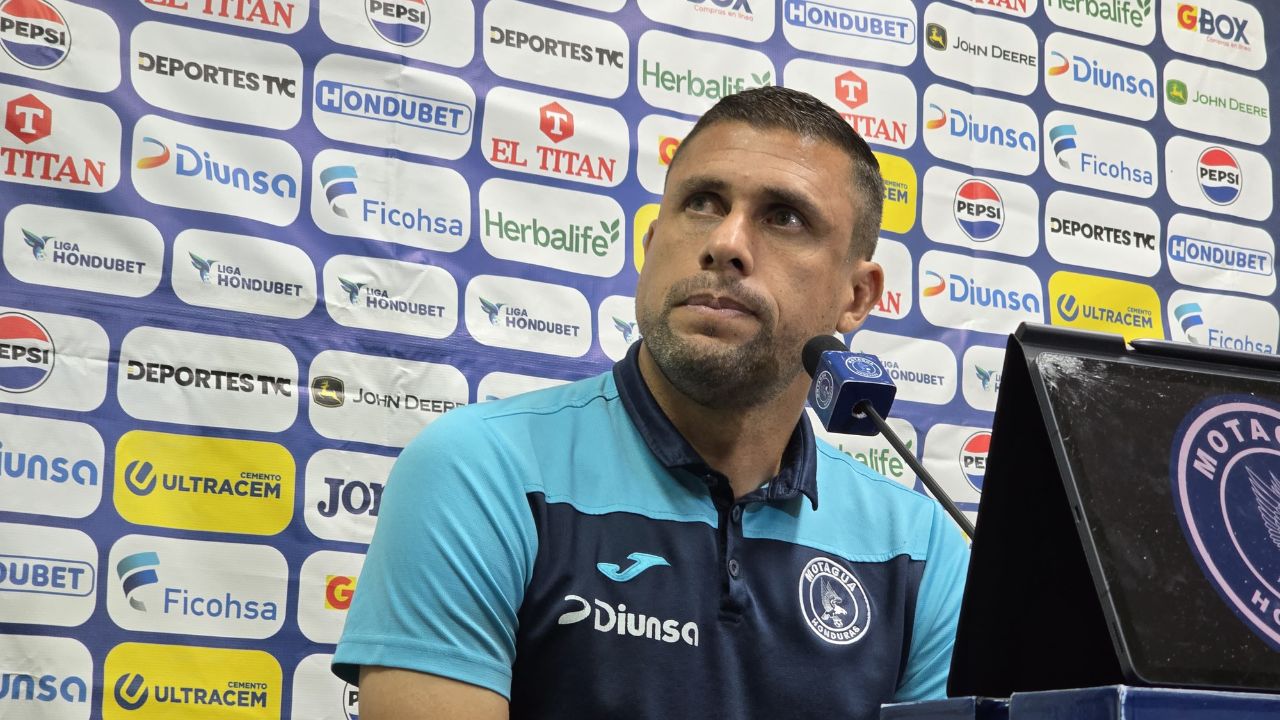 Junior Izaguirre reacciona a la renuncia de Orlando López tras goleada de Motagua