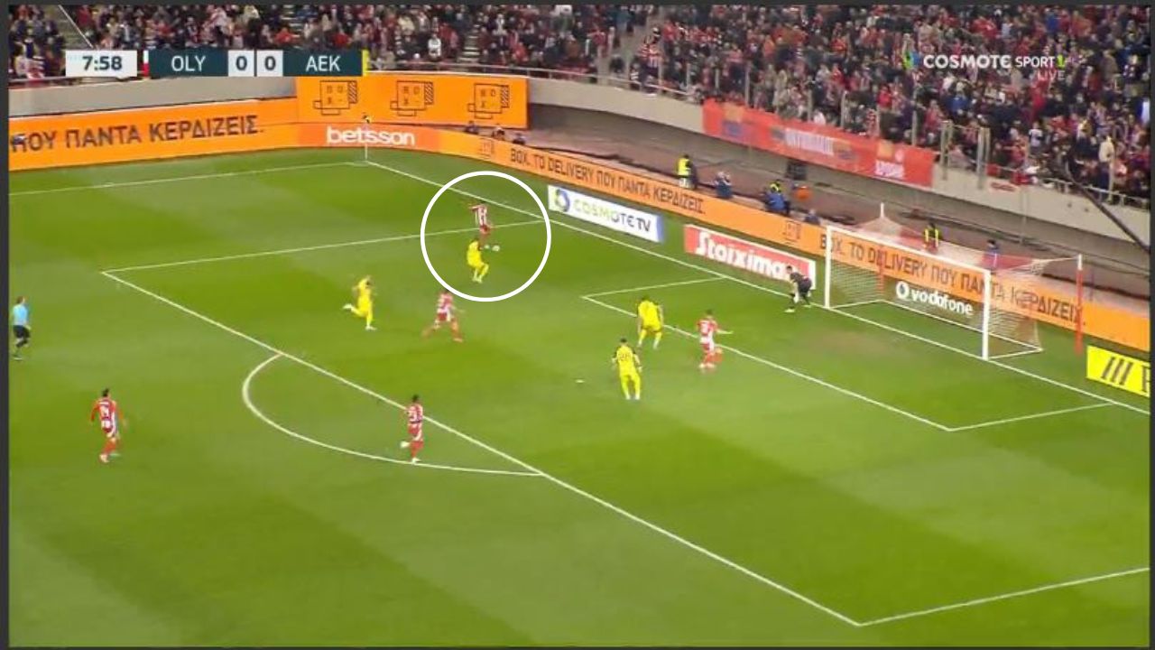 Luis Palma asiste en primer gol del Olympiacos vs AEK en la Copa de Grecia