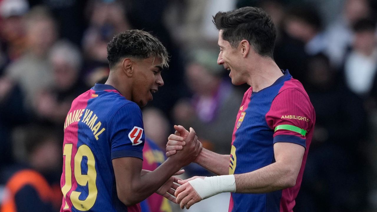 Barcelona rompe el muro de  Alavés y recorta distancia al Real Madrid