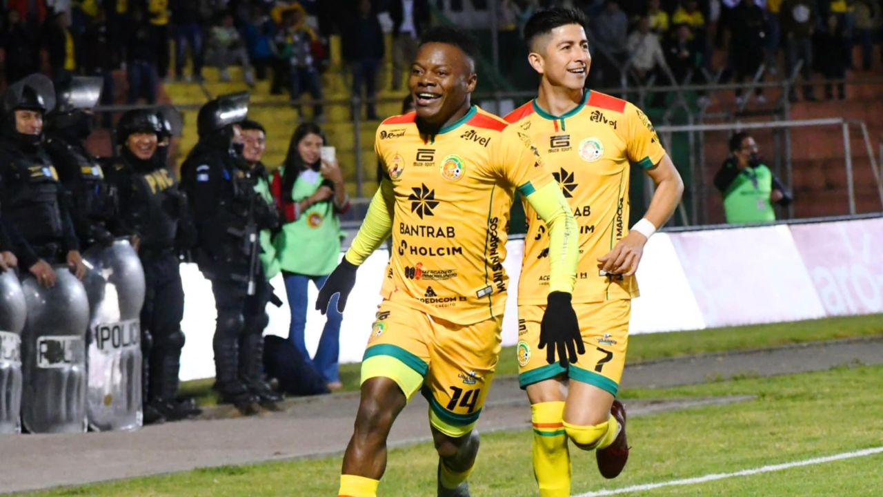 Junior Lacayo anota nuevo gol con Marquense y le da el liderato en la Liga de Guatemala