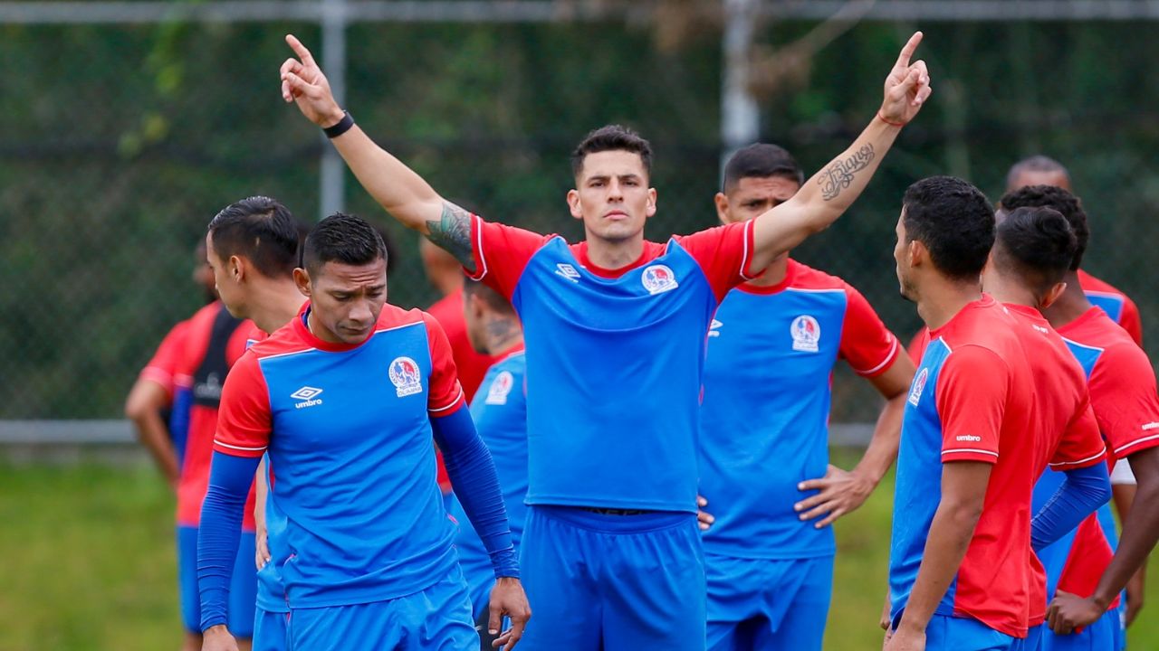 Oliver Benítez rompe el silencio y deja mensaje al ser marginado en el Olimpia