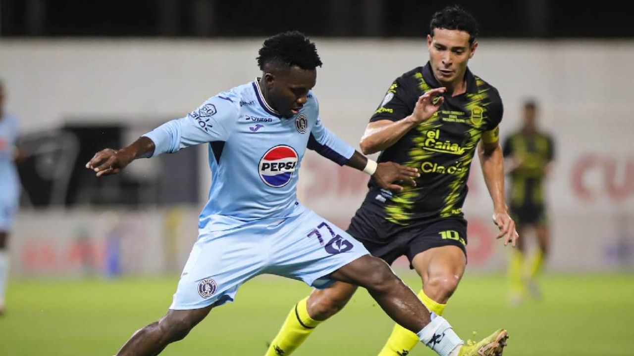 Real España se queda con el clásico ante un anémico Motagua en el Estadio Morazán