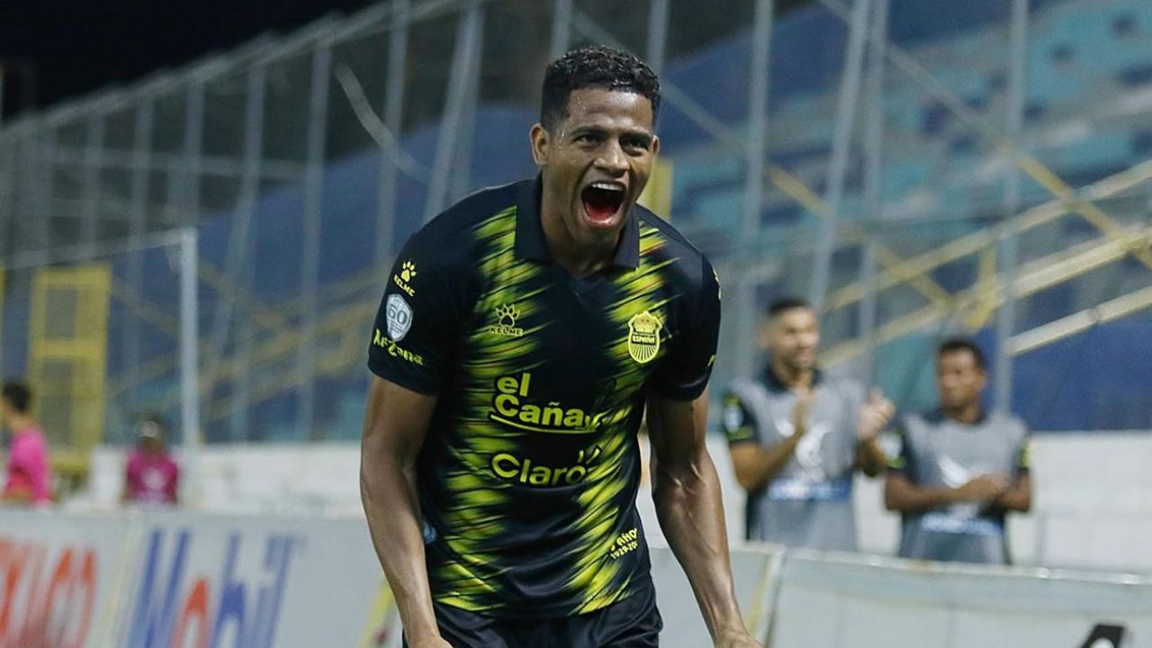 Real España supera al Victoria con un hombre menos y escala al segundo lugar de la tabla