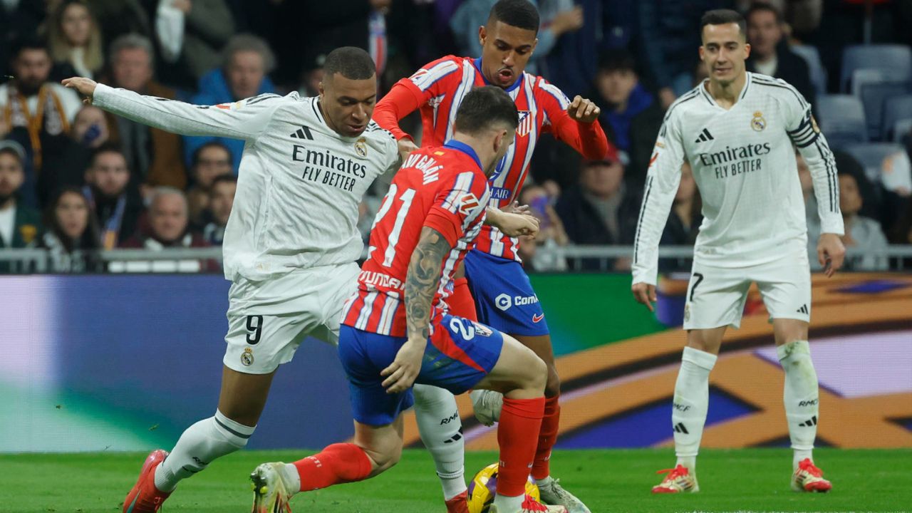 Real Madrid y Atlético de Madrid igualan en un intenso derbi madrileño