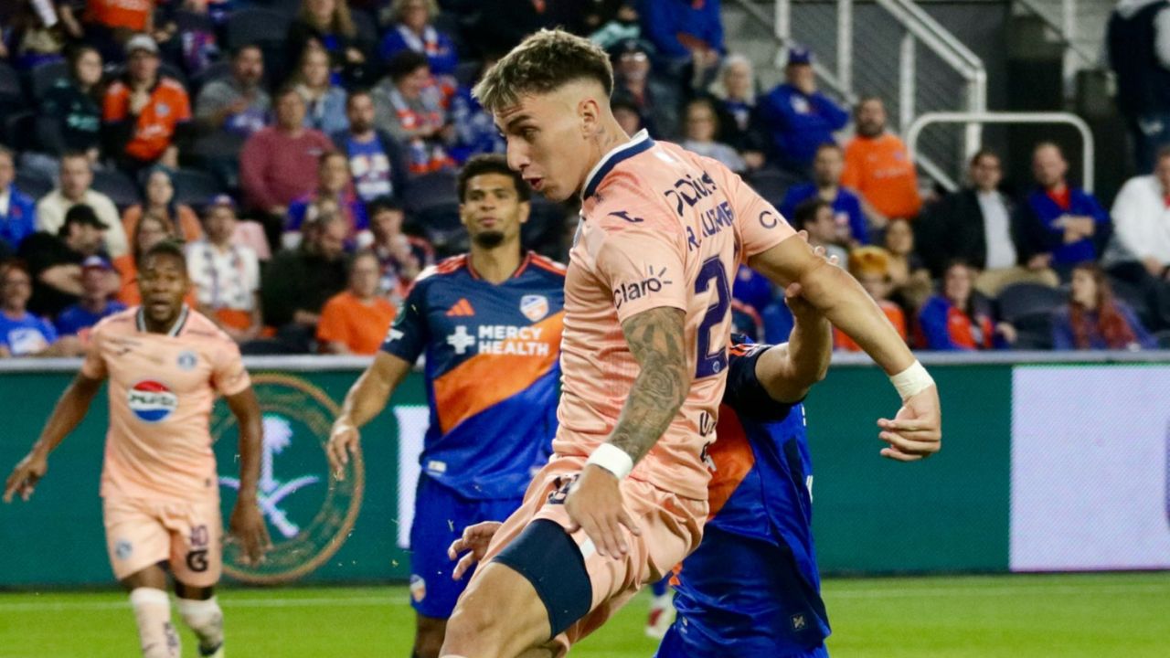 Rodrigo Auzmendi recibe reconocimiento de Concacaf tras serie ante Cincinnati
