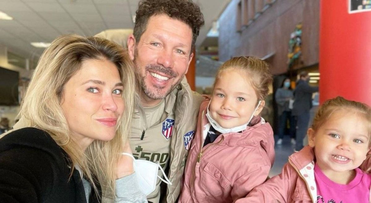 El Cholo Simeone con sus hijas y su prometida Carla Pereyra