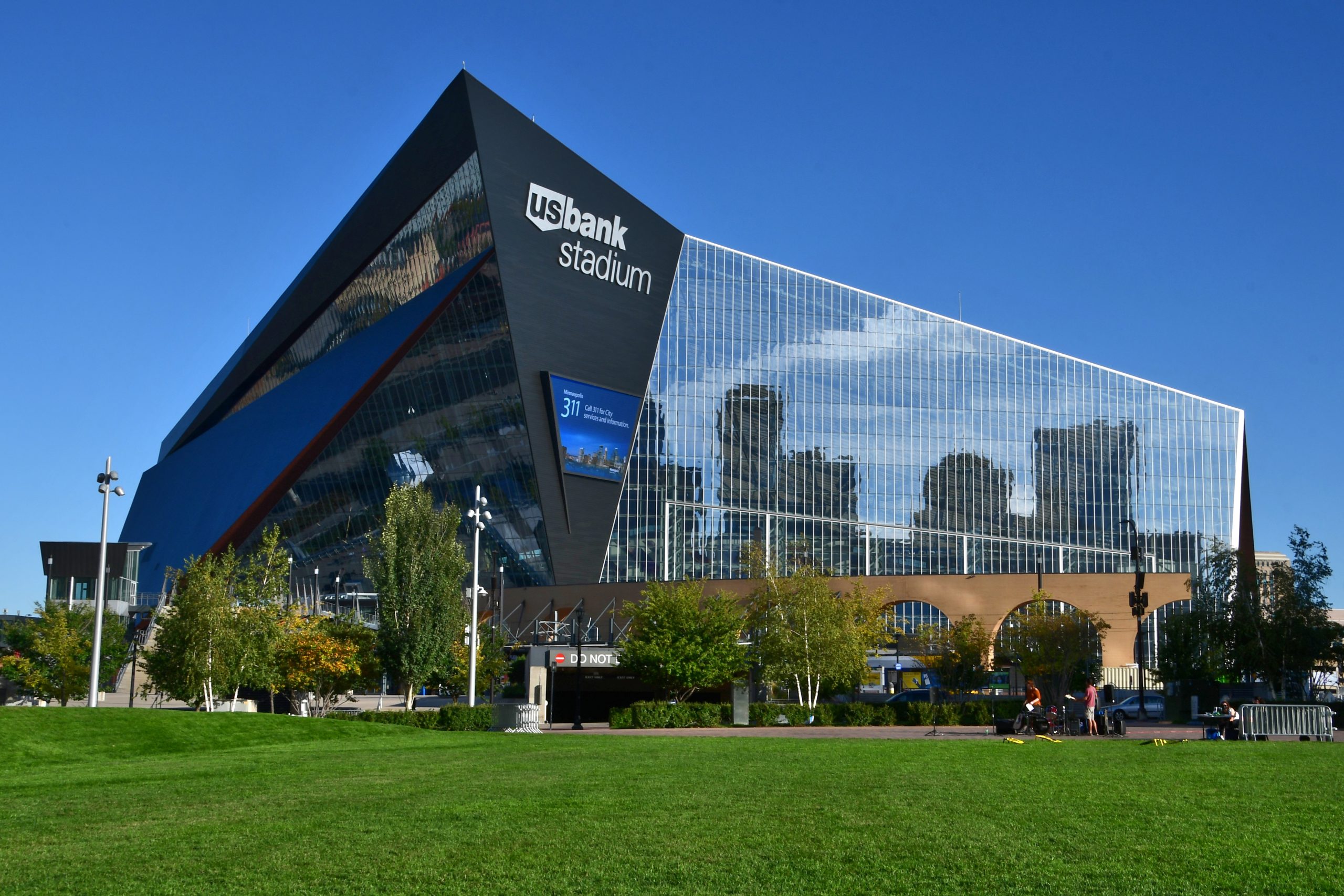 Una foto de la vista del frente del US Bank Stadium.