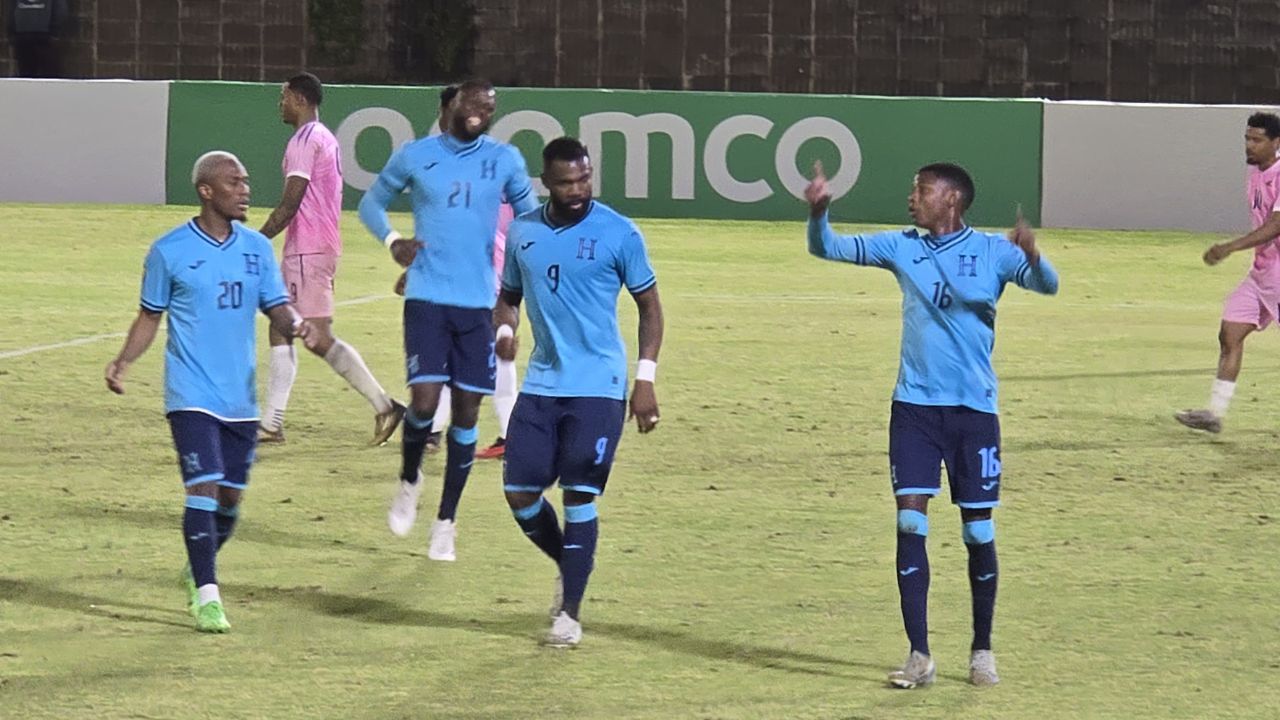 Julián Martínez anota su primer gol con la Selección de Honduras ante Bermudas