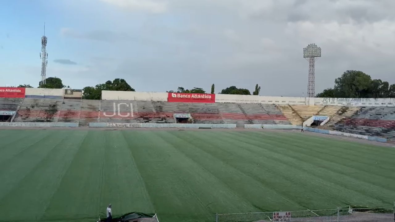 Muestran enormes avances en la remodelación de la cancha del estadio Ceibeño