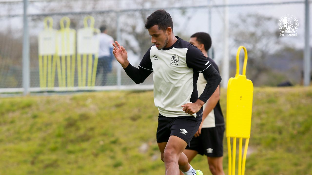 Edwin Rodríguez es noticia luego de tres meses sin jugar en Olimpia