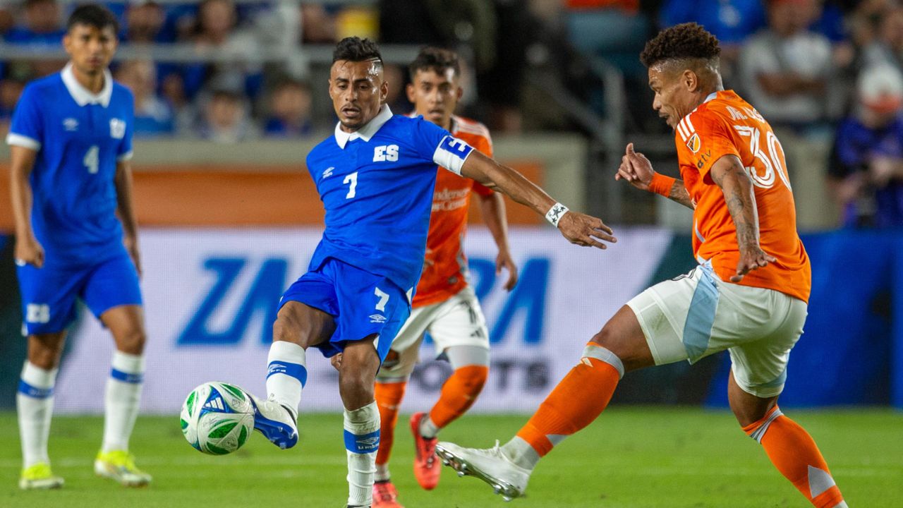 El Salvador cae contra Houston Dynamo en el debut de Bolillo Gómez  ¿Qué hizo Exon Arzú?