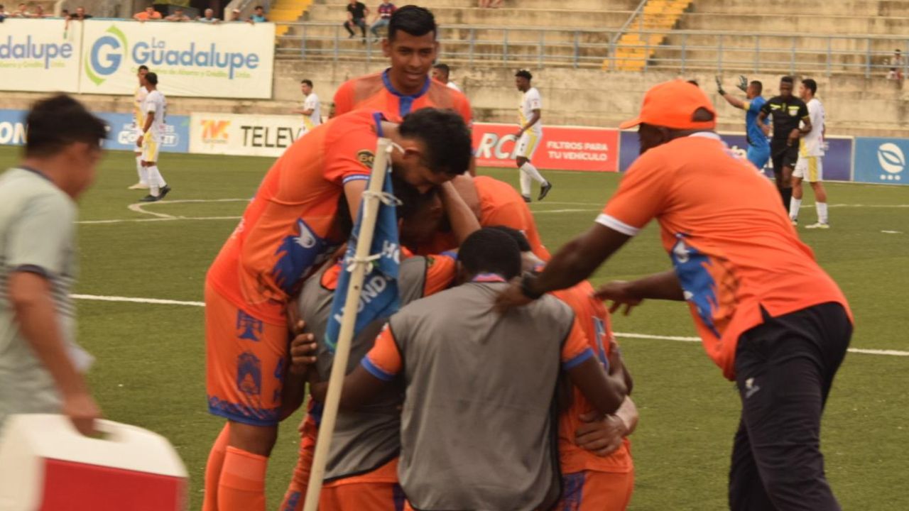 Lobos UPN toma aire con un triunfo balsámico ante Juticalpa FC