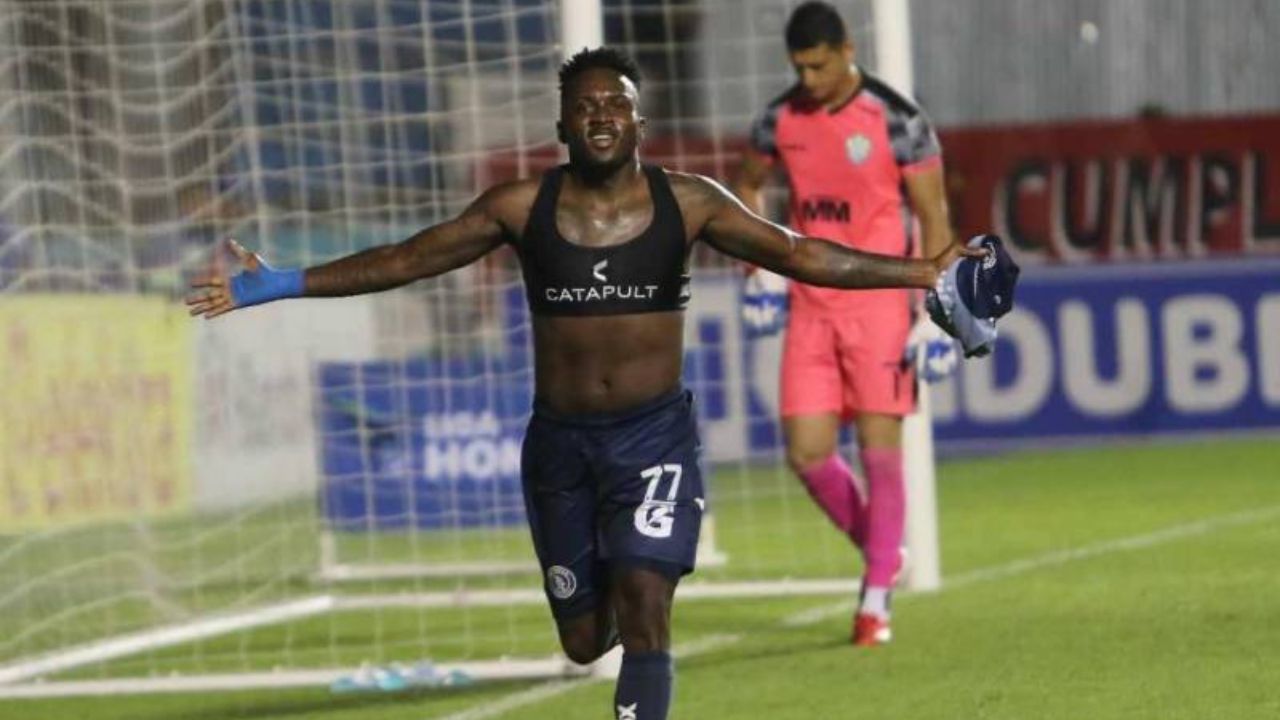 Motagua se fía de un golazo de Carlos Mejía para vencer al Olancho FC