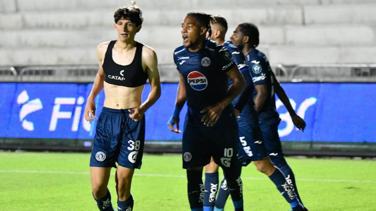Mathías Vazquez rescata el triunfo para Motagua ante un Victoria combativo