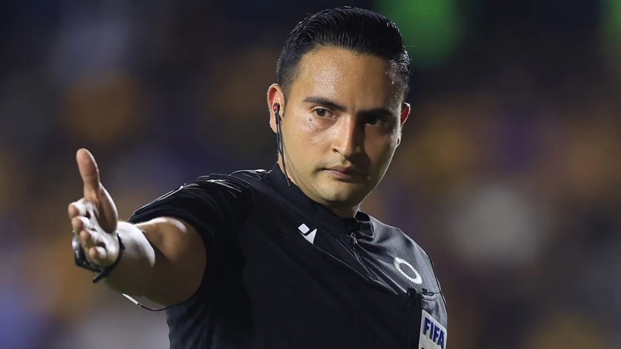 Exárbitros mexicanos se rinden ante Said Martínez previo al partido México vs Canadá