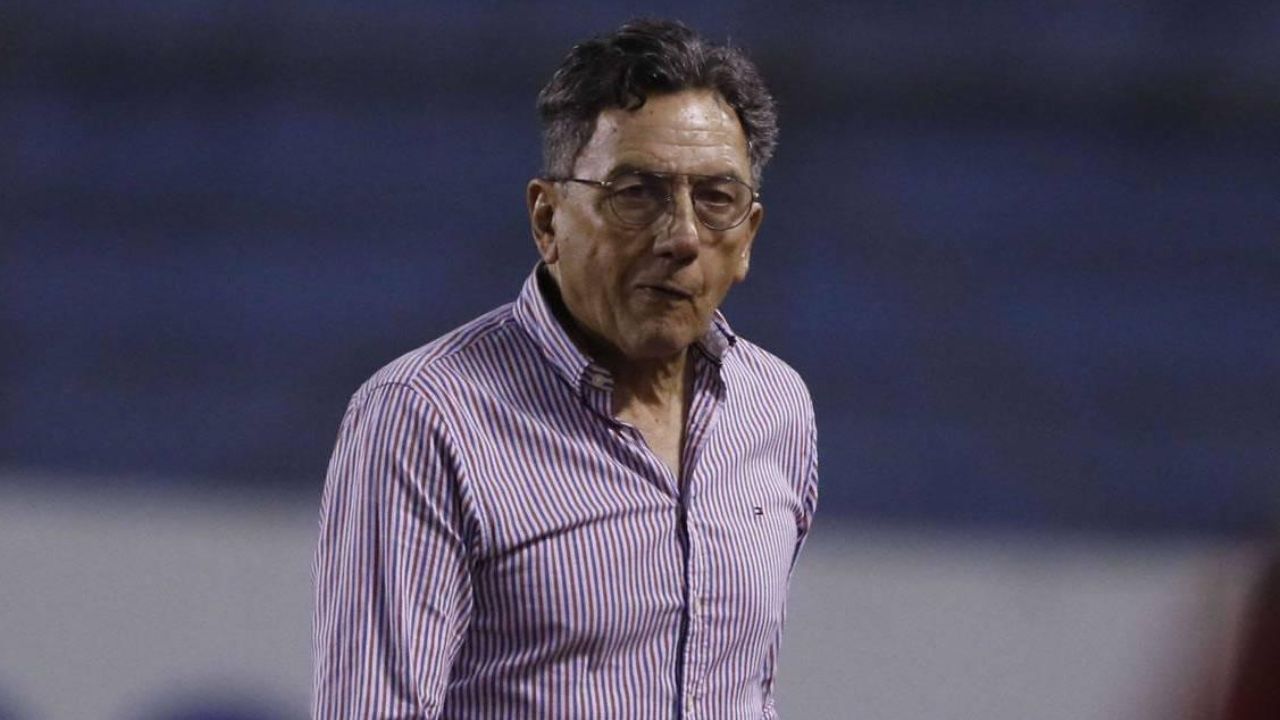 Salomón Nazar responde a criticas por su inclusión en política y su trabajo como DT