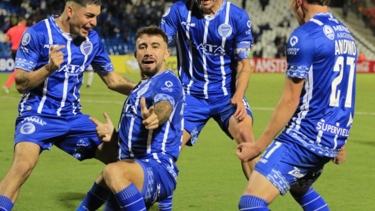 Agustín Auzmendi reacciona tras anotar su primer gol con el Godoy Cruz