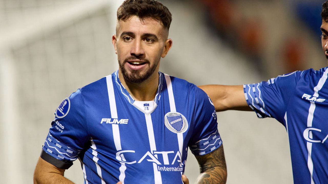 Agustín Auzmendi anota su primer gol con Godoy Cruz en la Copa Sudamericana