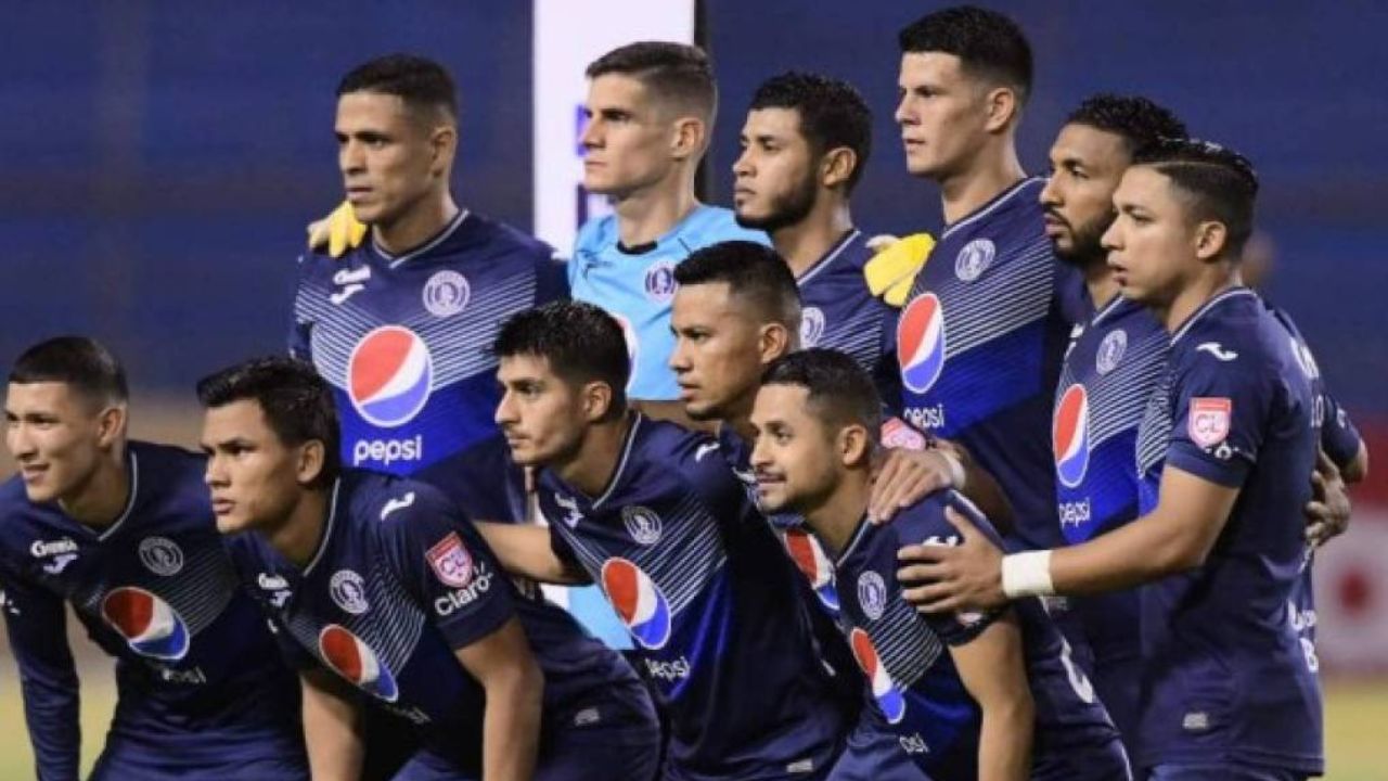 Exjugador del Motagua recibió regalo de un jugador del Arsenal de Inglaterra