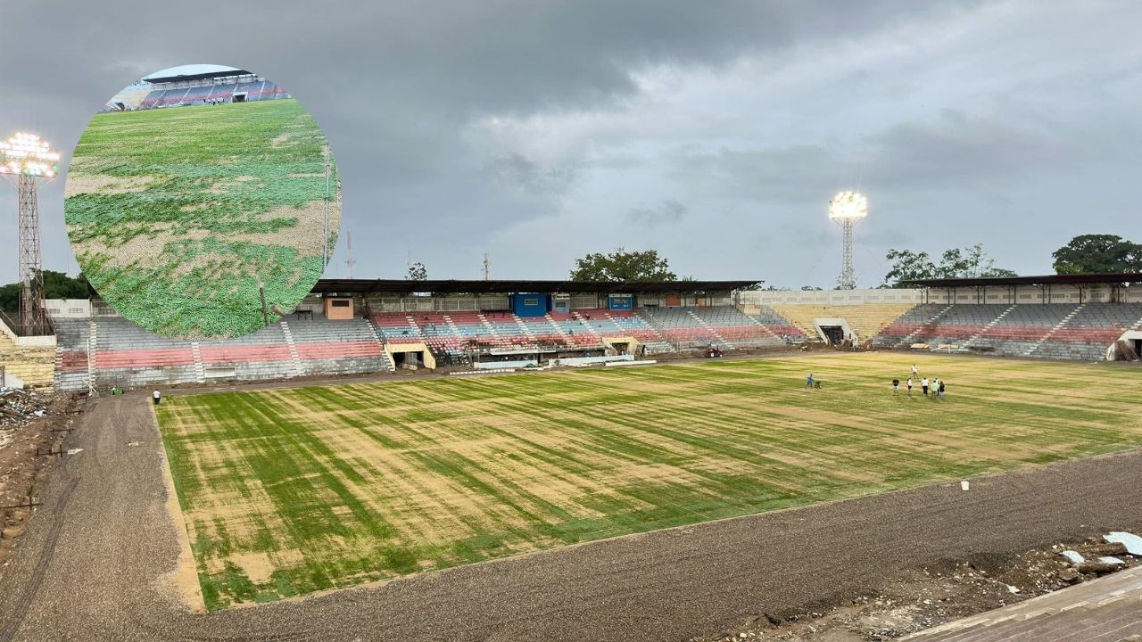 Estadio Ceibeño entra en fase final de instalación de la grama híbrida