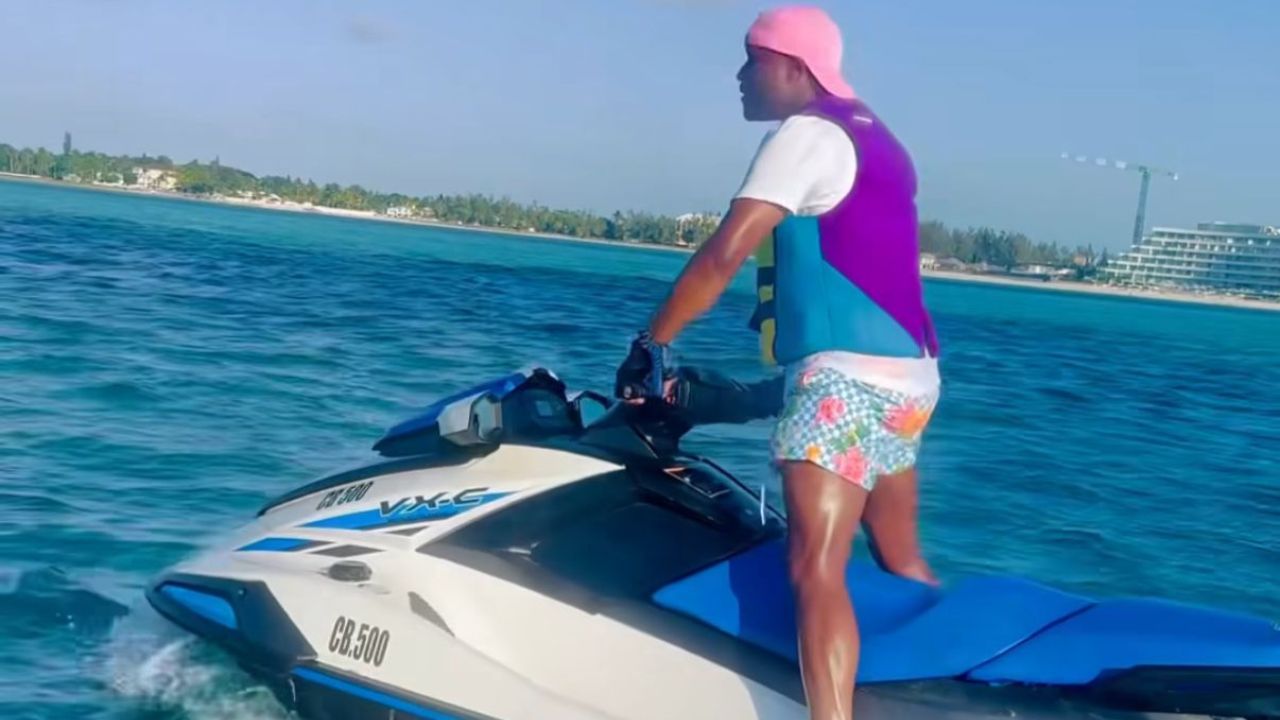 Floyd Mayweather fue captado vacacionando en Roatán, Islas de la Bahía