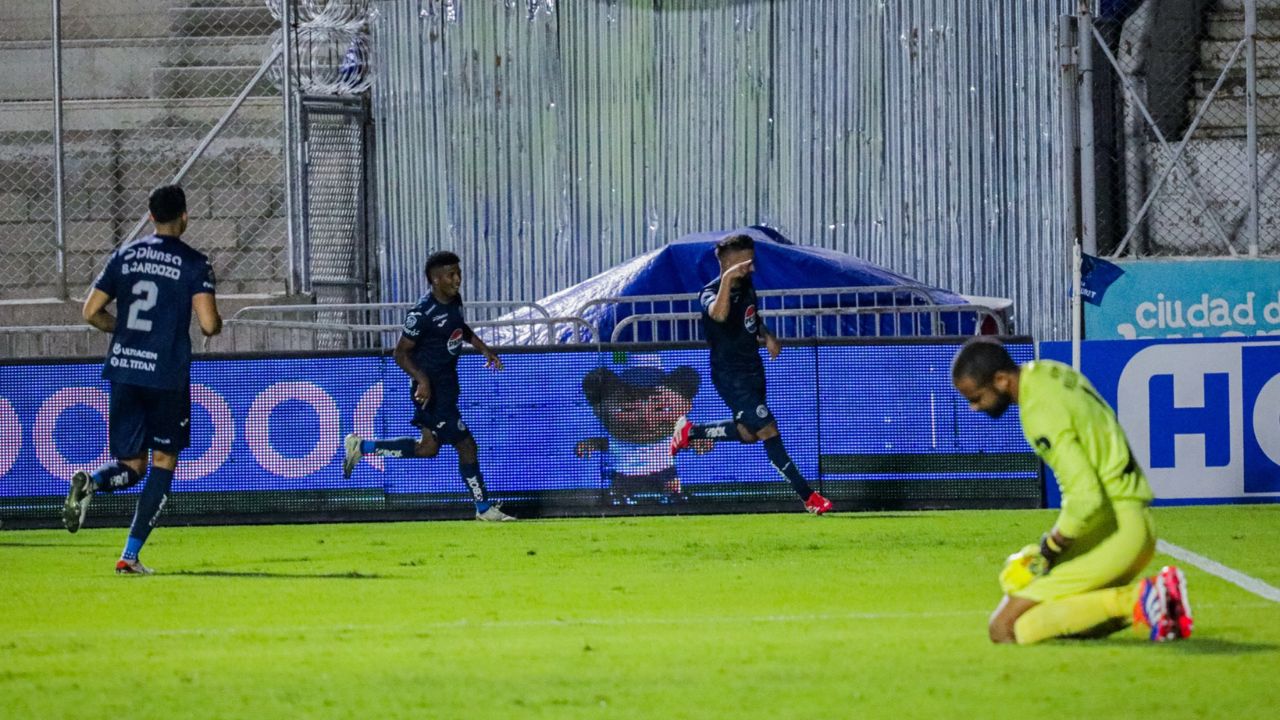Jugadores del Motagua fueron premiados tras ganarle el clásico al Olimpia