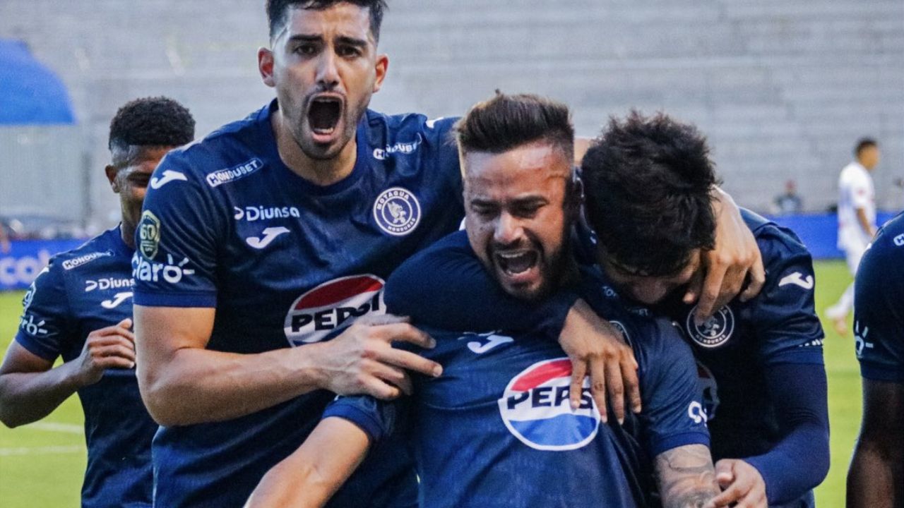 Motagua le ganó el clasico al Olimpia con doblete del Droopy Gómez
