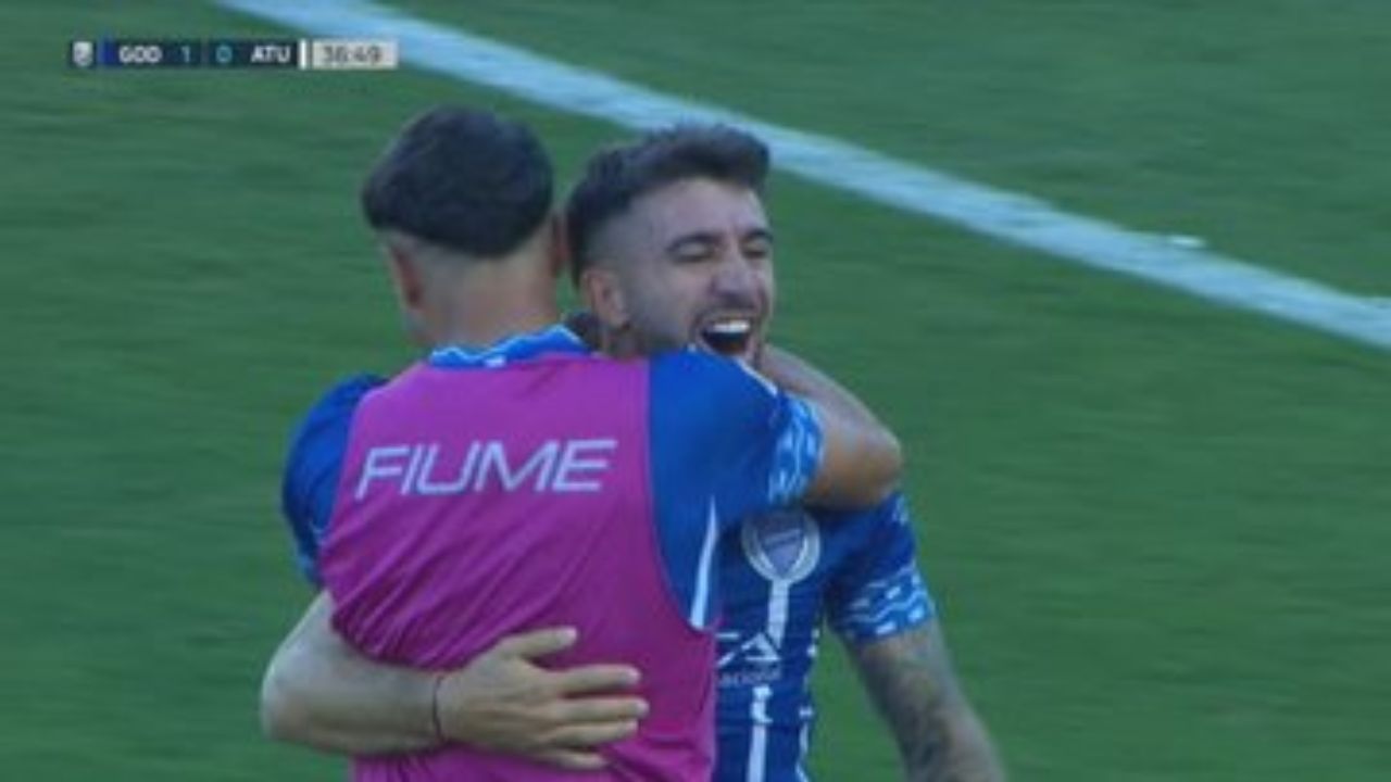 Agustín Auzmendi anota su segundo gol con Godoy Cruz en Argentina