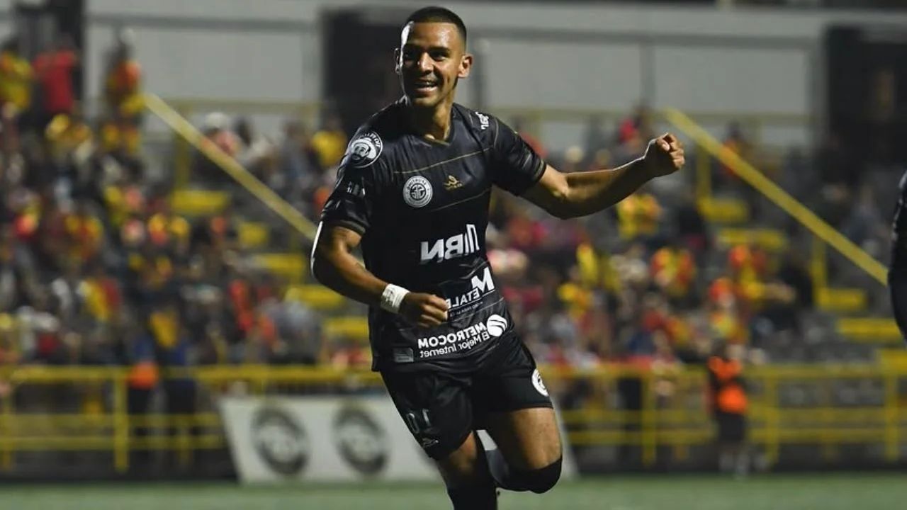 Alejandro Reyes podría definir su futuro con el Sporting Club de Costa Rica