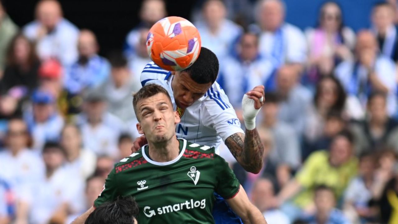 Kervin Arriaga sale lesionado en partido entre Real Zaragoza y Eibar