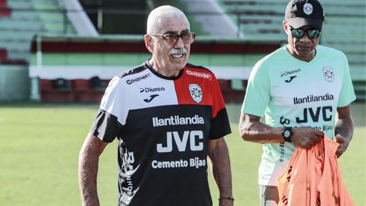Manuel Keosseián tomó decisión con dos jugadores previo al partido vs Real Sociedad