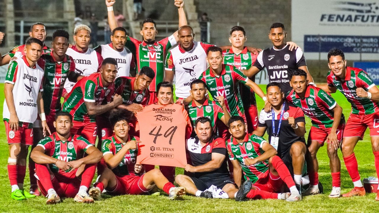Futbolista de Marathón perdió a su madre previo al partido ante Olancho FC y el club le dedica gesto