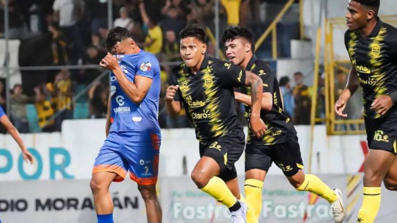 Real España no falla ante Lobos UPN y se baja al Olimpia para ponerse de líder