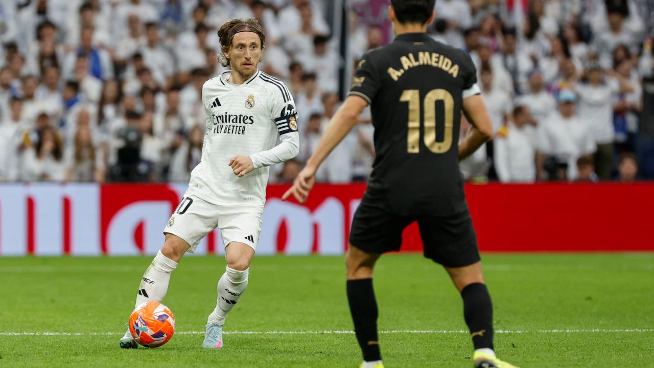 Real Madrid perdió ante el Valencia y complica su aspiración por LaLiga