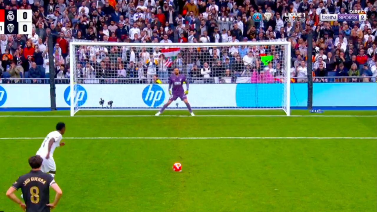 Así fue el penal que falló Vinicius Jr ante el Valencia en el Santiago Bernabéu
