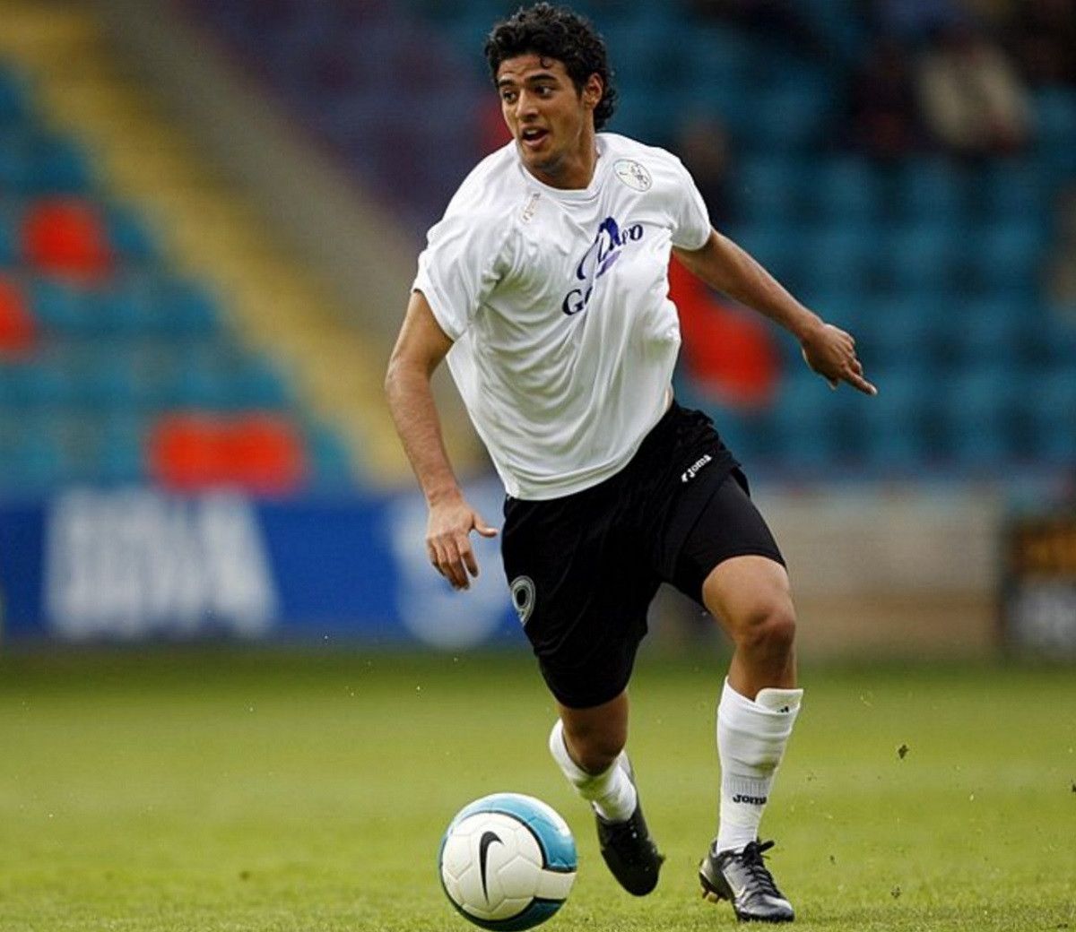 Carlos Vela con la camisa del Salamanca