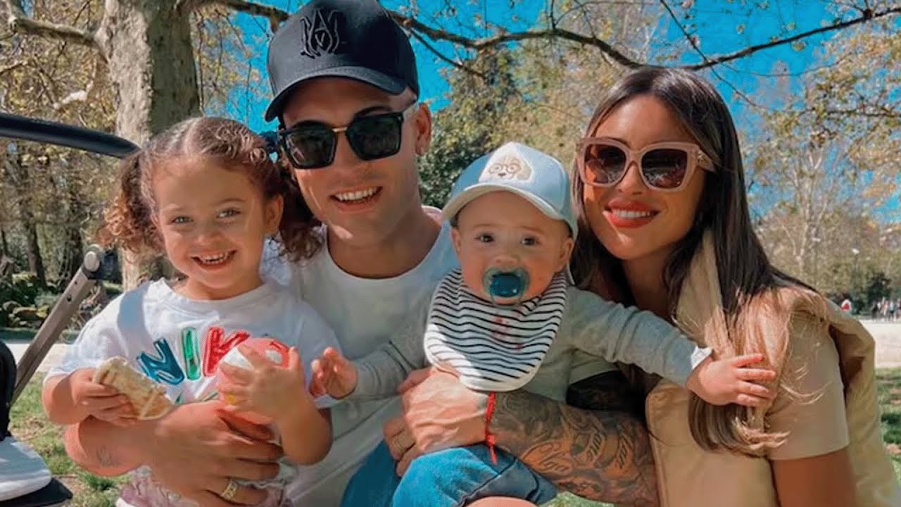Lautaro Martínez junto a sus hijos y esposa