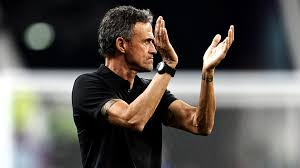Luis Enrique aplaudiendo 