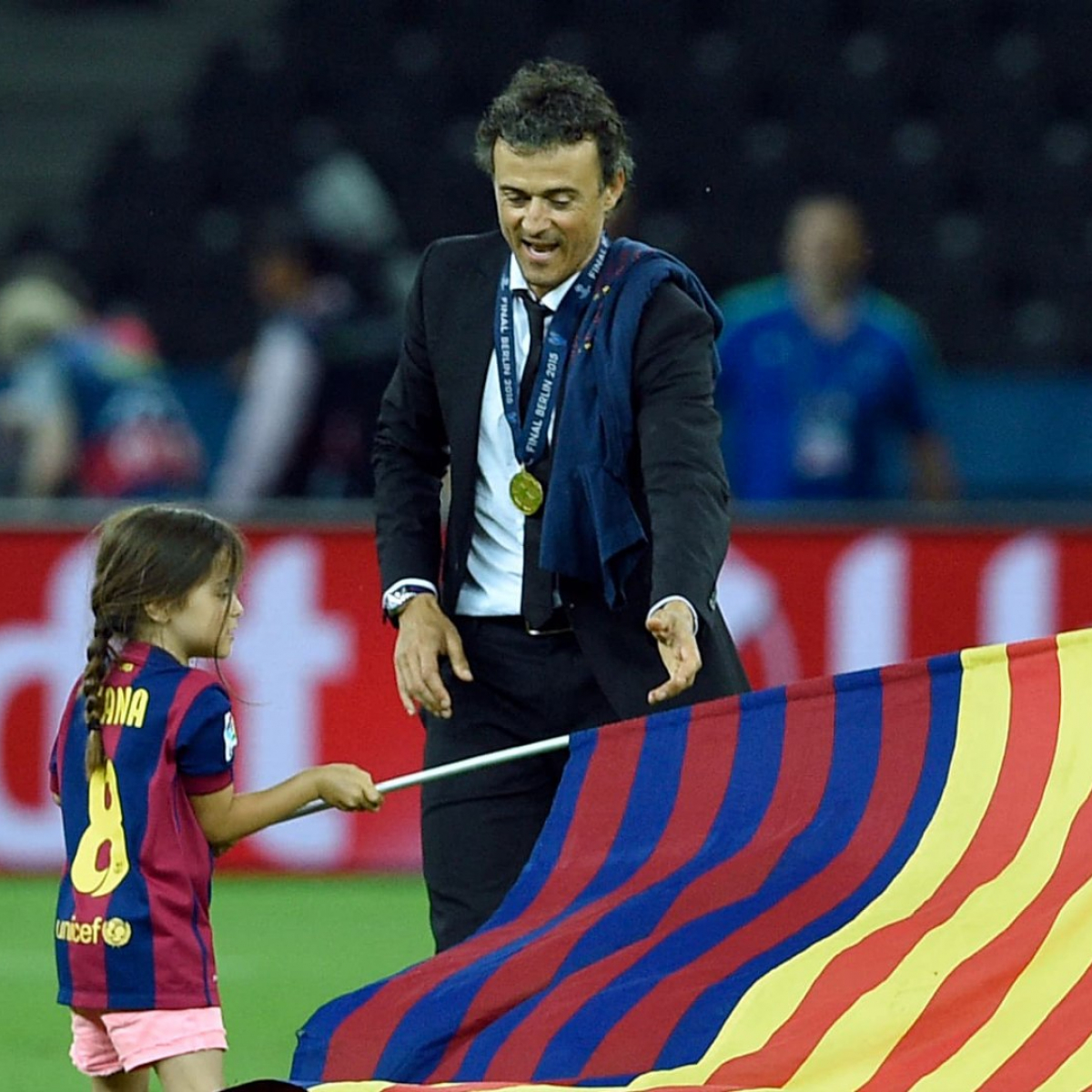 Luis Enrique con su hija Xana celebrando la que fue la Champions número 5 para el Barcelona