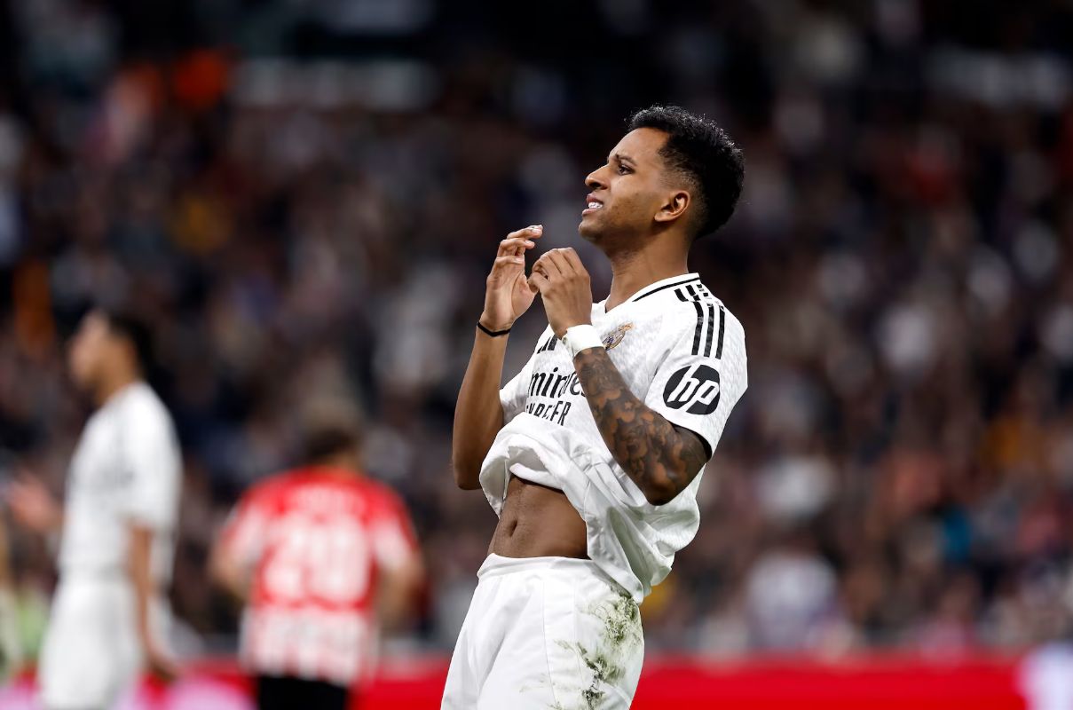 Rodrygo Goes lamentandose tras fallo