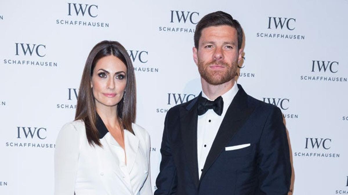 Xabi Alonso junto a Nagore Aranburu