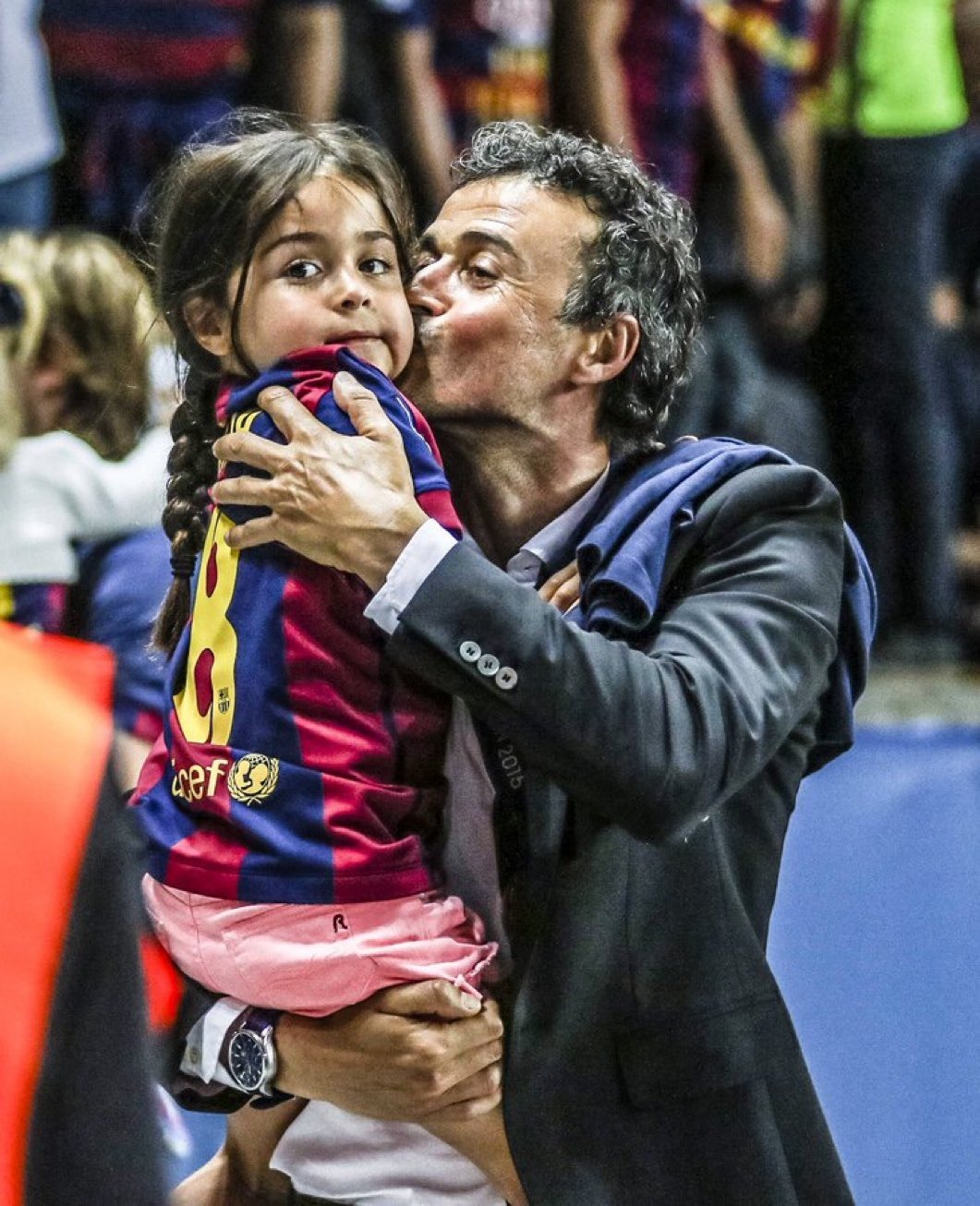 Luis Enrique besando a su hija Xana