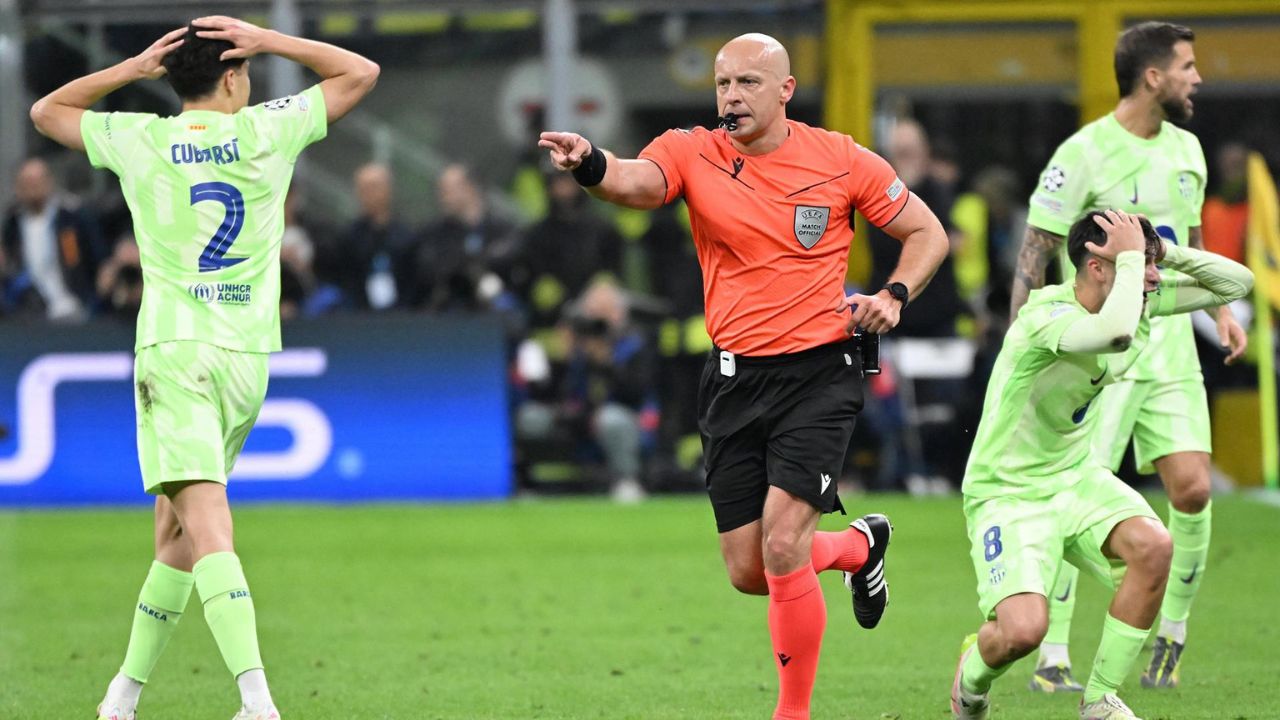 Jugadores del Barcelona reaccionan tras ser eliminados en Champions League