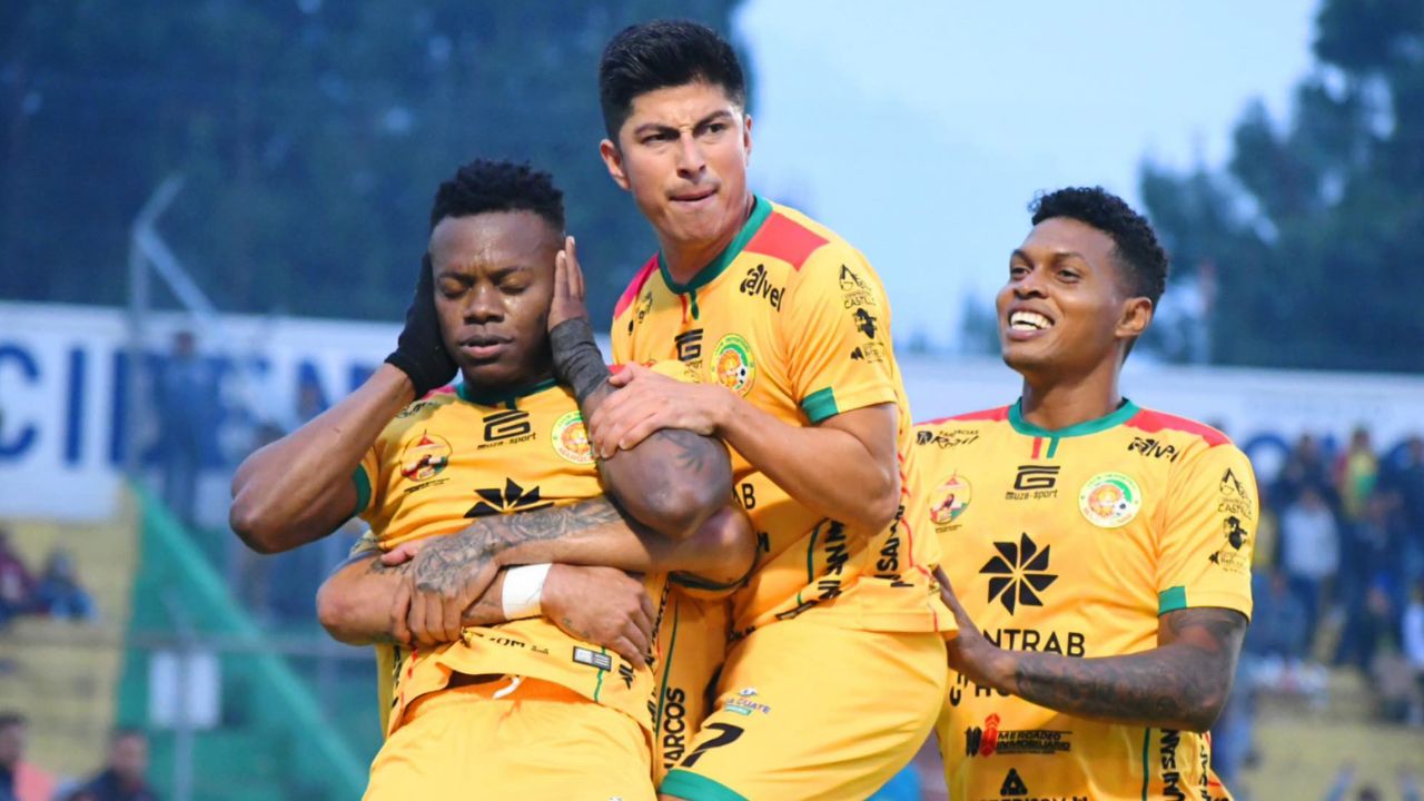 Junior Lacayo anota gol con Marquense en la liguilla del fútbol de Guatemala