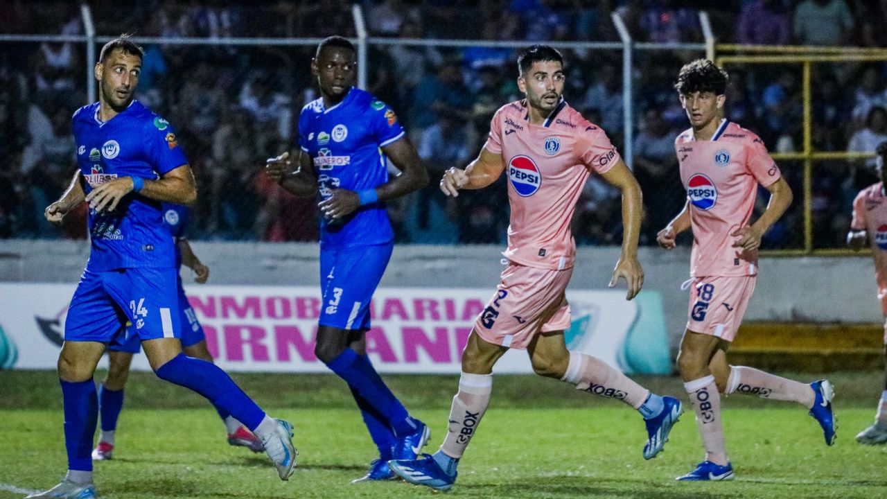 La multa que recibiría Motagua por retrasar partido contra Victoria