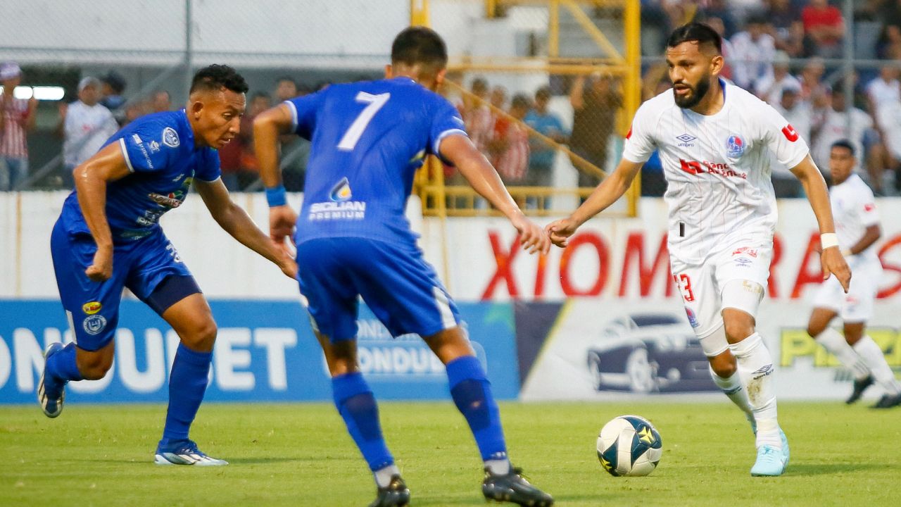 Olimpia doblega a Victoria y se lleva el primer asalto de las semifinales