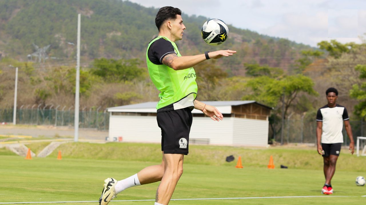 Oliver Benítez se despide del Olimpia tras confirmase su salida
