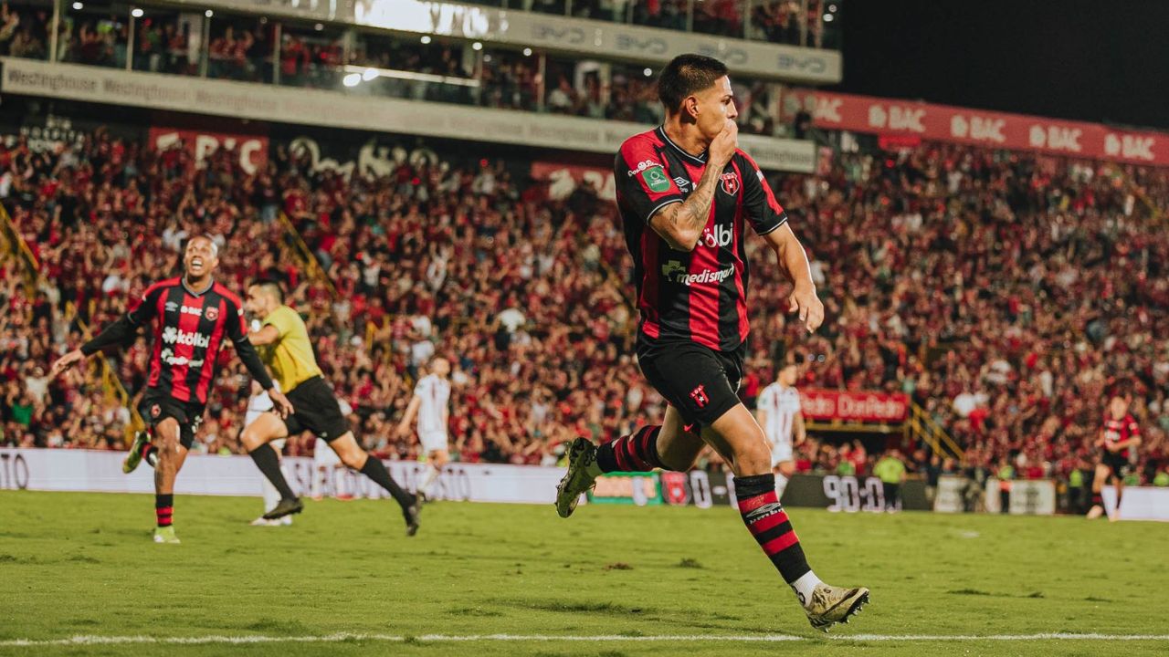 Alajuelense venció a Saprissa y disputará el título contra el Herediano de Getsel Montes
